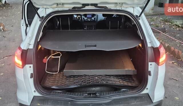 Білий Форд Фокус, об'ємом двигуна 1.6 л та пробігом 230 тис. км за 6900 $, фото 6 на Automoto.ua