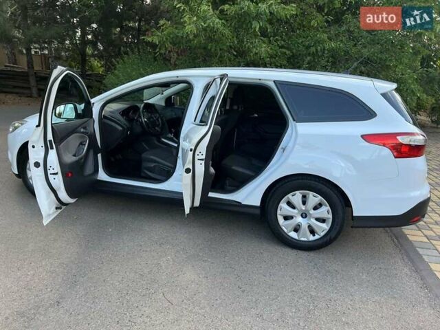 Білий Форд Фокус, об'ємом двигуна 1.56 л та пробігом 253 тис. км за 6300 $, фото 7 на Automoto.ua