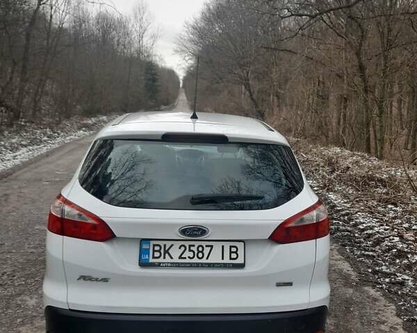 Белый Форд Фокус, объемом двигателя 1.6 л и пробегом 293 тыс. км за 8100 $, фото 5 на Automoto.ua