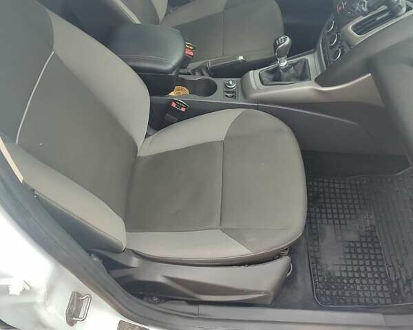 Білий Форд Фокус, об'ємом двигуна 1.6 л та пробігом 210 тис. км за 8000 $, фото 11 на Automoto.ua