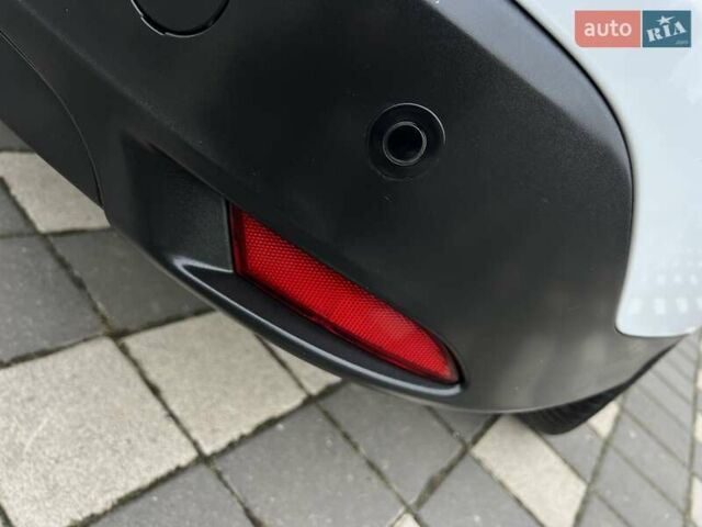 Білий Форд Фокус, об'ємом двигуна 1.6 л та пробігом 211 тис. км за 8750 $, фото 68 на Automoto.ua