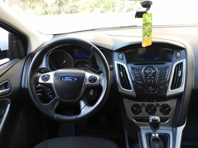 Белый Форд Фокус, объемом двигателя 1.6 л и пробегом 283 тыс. км за 8000 $, фото 3 на Automoto.ua