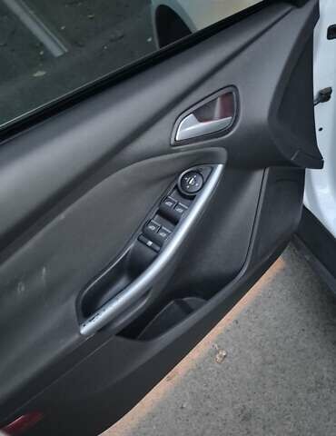 Білий Форд Фокус, об'ємом двигуна 1.6 л та пробігом 230 тис. км за 6900 $, фото 5 на Automoto.ua