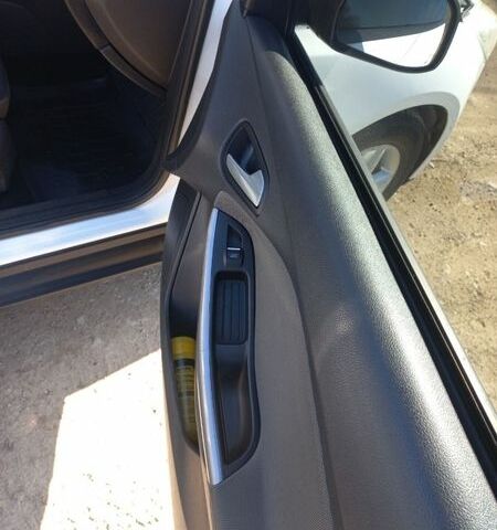 Білий Форд Фокус, об'ємом двигуна 1.6 л та пробігом 271 тис. км за 7200 $, фото 8 на Automoto.ua