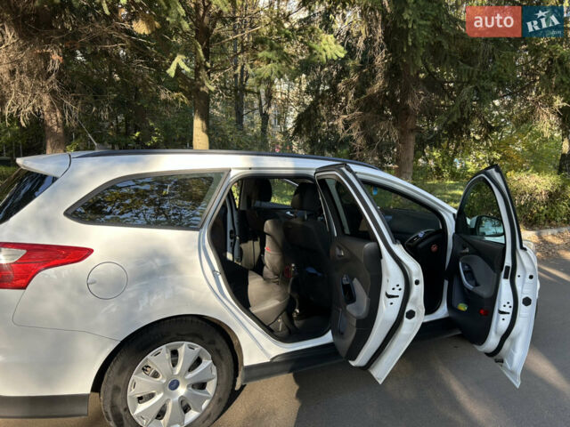 Білий Форд Фокус, об'ємом двигуна 2 л та пробігом 252 тис. км за 7150 $, фото 7 на Automoto.ua