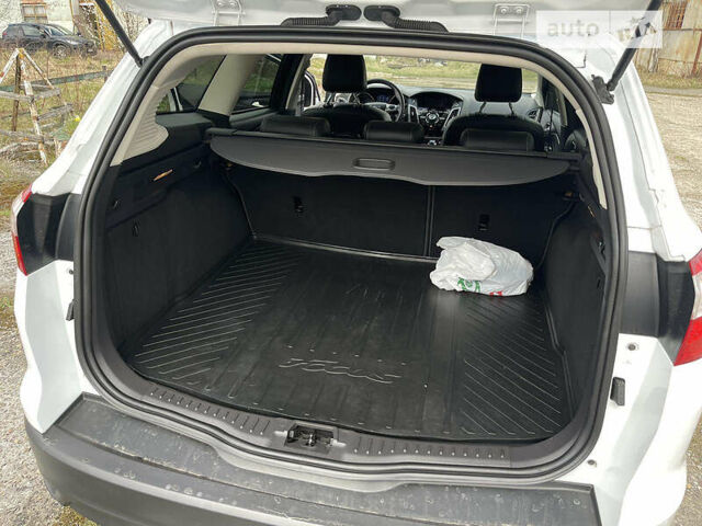 Білий Форд Фокус, об'ємом двигуна 2 л та пробігом 182 тис. км за 9800 $, фото 4 на Automoto.ua