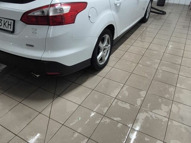 Белый Форд Фокус, объемом двигателя 1.6 л и пробегом 230 тыс. км за 6900 $, фото 3 на Automoto.ua