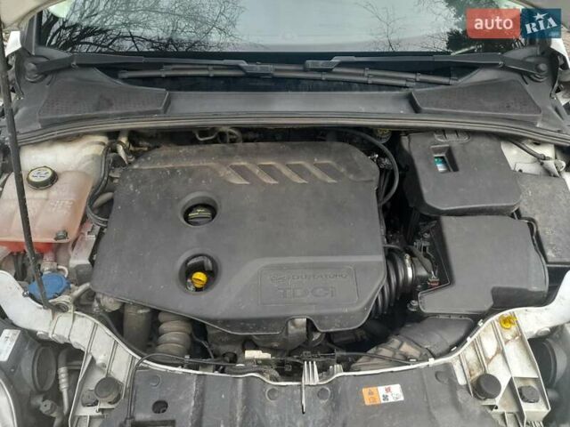 Белый Форд Фокус, объемом двигателя 1.6 л и пробегом 293 тыс. км за 8100 $, фото 18 на Automoto.ua