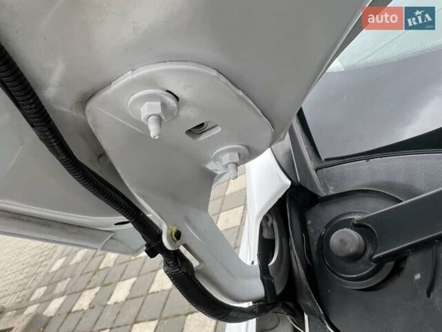 Білий Форд Фокус, об'ємом двигуна 1.6 л та пробігом 211 тис. км за 8750 $, фото 143 на Automoto.ua