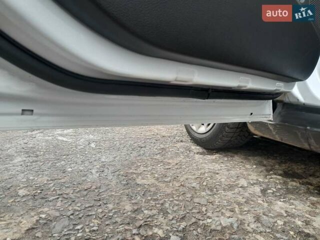 Белый Форд Фокус, объемом двигателя 1.6 л и пробегом 293 тыс. км за 8100 $, фото 12 на Automoto.ua