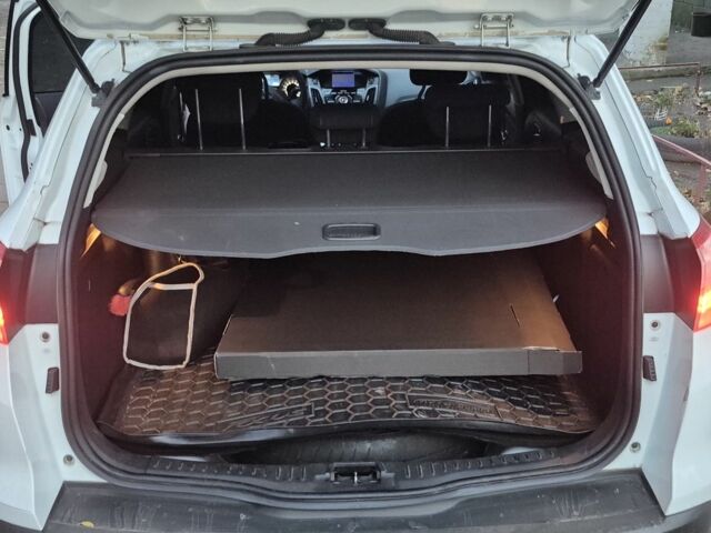 Белый Форд Фокус, объемом двигателя 1.6 л и пробегом 230 тыс. км за 6900 $, фото 7 на Automoto.ua