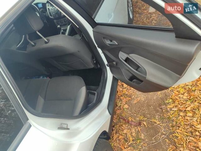 Білий Форд Фокус, об'ємом двигуна 1.6 л та пробігом 210 тис. км за 8000 $, фото 13 на Automoto.ua