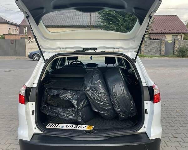 Білий Форд Фокус, об'ємом двигуна 1.56 л та пробігом 220 тис. км за 8499 $, фото 7 на Automoto.ua