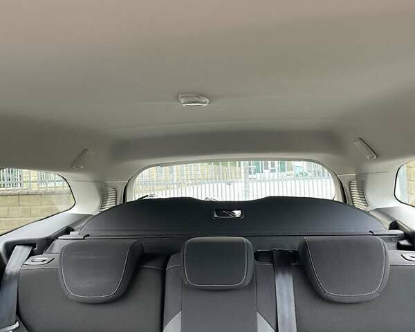 Білий Форд Фокус, об'ємом двигуна 1.56 л та пробігом 220 тис. км за 8499 $, фото 12 на Automoto.ua