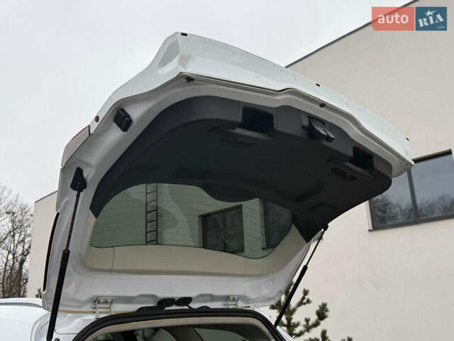 Белый Форд Фокус, объемом двигателя 1.6 л и пробегом 192 тыс. км за 7300 $, фото 31 на Automoto.ua