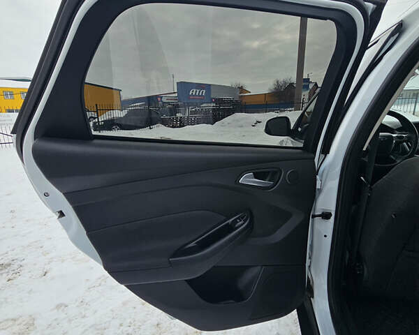 Белый Форд Фокус, объемом двигателя 1.6 л и пробегом 261 тыс. км за 7250 $, фото 27 на Automoto.ua