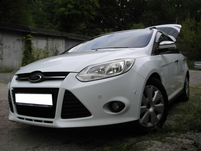 Білий Форд Фокус, об'ємом двигуна 2 л та пробігом 140 тис. км за 7796 $, фото 10 на Automoto.ua