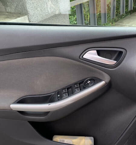 Белый Форд Фокус, объемом двигателя 2 л и пробегом 227 тыс. км за 7500 $, фото 15 на Automoto.ua