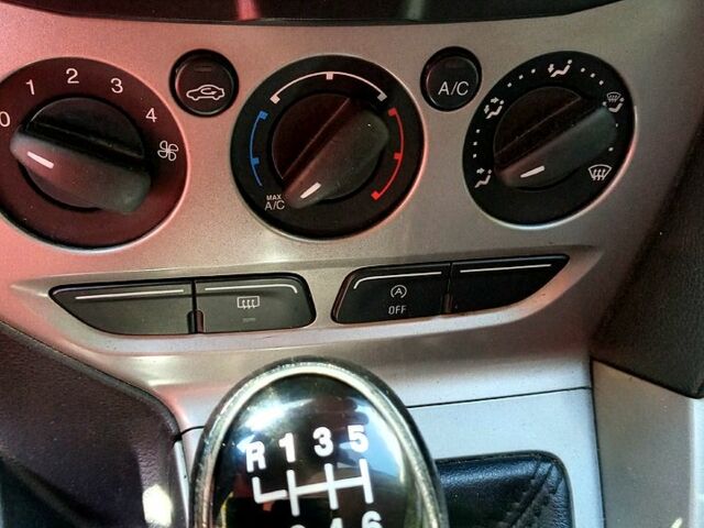 Белый Форд Фокус, объемом двигателя 1.6 л и пробегом 233 тыс. км за 7667 $, фото 4 на Automoto.ua