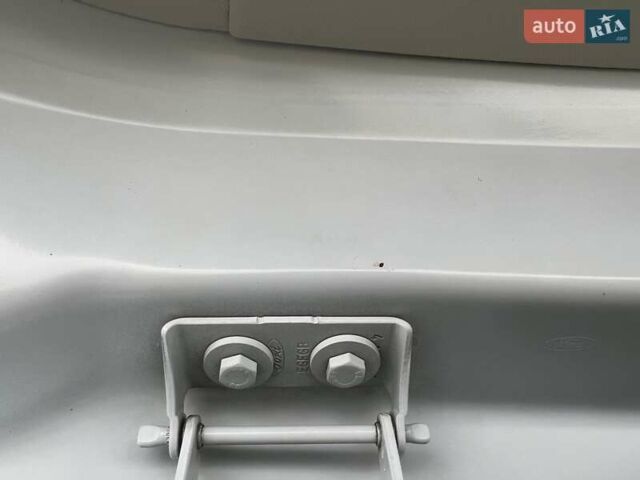 Білий Форд Фокус, об'ємом двигуна 1.6 л та пробігом 211 тис. км за 8750 $, фото 141 на Automoto.ua