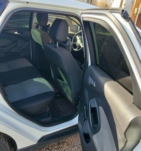 Белый Форд Фокус, объемом двигателя 1.6 л и пробегом 300 тыс. км за 7700 $, фото 4 на Automoto.ua