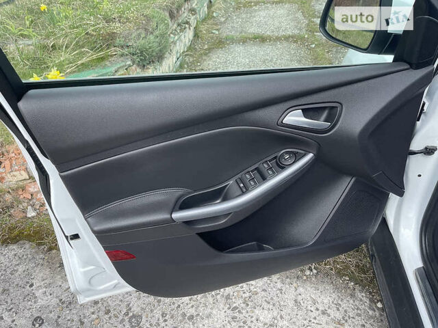 Білий Форд Фокус, об'ємом двигуна 2 л та пробігом 182 тис. км за 9800 $, фото 11 на Automoto.ua