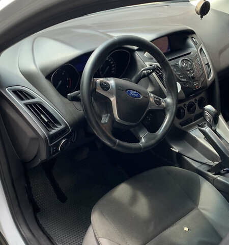 Белый Форд Фокус, объемом двигателя 2 л и пробегом 227 тыс. км за 7500 $, фото 7 на Automoto.ua