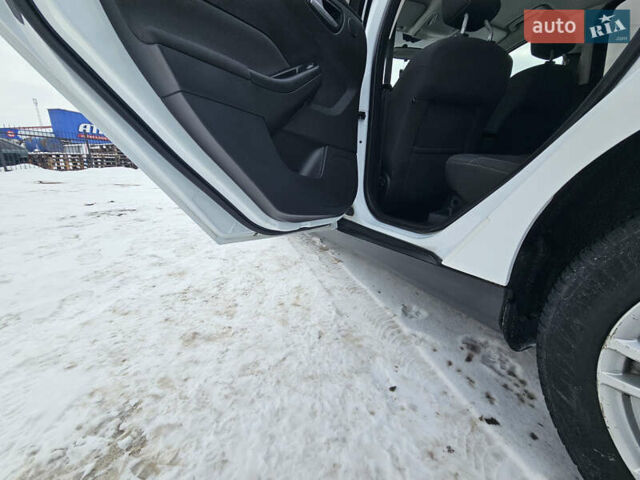 Белый Форд Фокус, объемом двигателя 1.6 л и пробегом 261 тыс. км за 7250 $, фото 13 на Automoto.ua