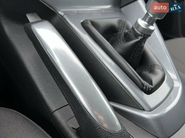 Білий Форд Фокус, об'ємом двигуна 1.6 л та пробігом 211 тис. км за 8750 $, фото 119 на Automoto.ua