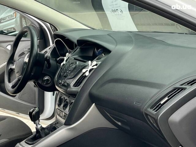 Білий Форд Фокус, об'ємом двигуна 1.6 л та пробігом 263 тис. км за 6790 $, фото 40 на Automoto.ua