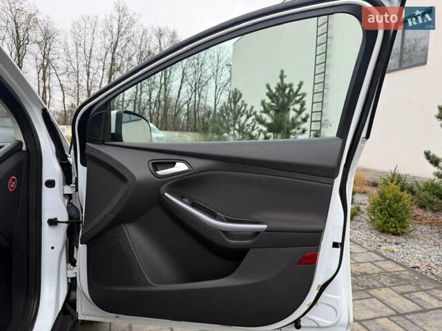 Белый Форд Фокус, объемом двигателя 1.6 л и пробегом 192 тыс. км за 7300 $, фото 22 на Automoto.ua