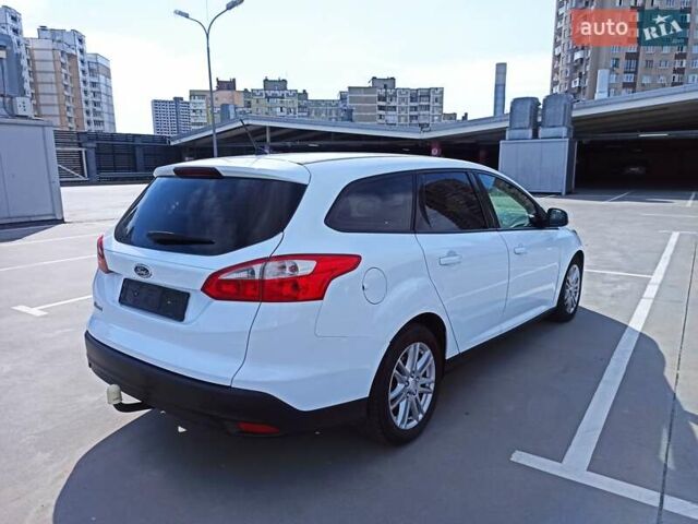 Белый Форд Фокус, объемом двигателя 1.56 л и пробегом 254 тыс. км за 6999 $, фото 2 на Automoto.ua
