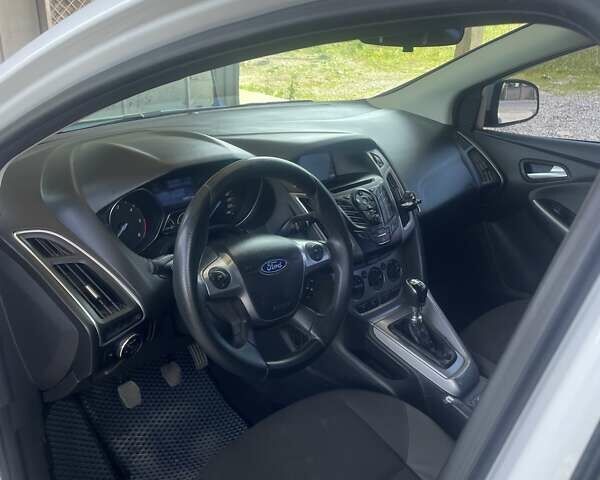 Білий Форд Фокус, об'ємом двигуна 1.56 л та пробігом 339 тис. км за 7000 $, фото 6 на Automoto.ua