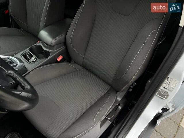 Білий Форд Фокус, об'ємом двигуна 1.6 л та пробігом 211 тис. км за 8750 $, фото 71 на Automoto.ua