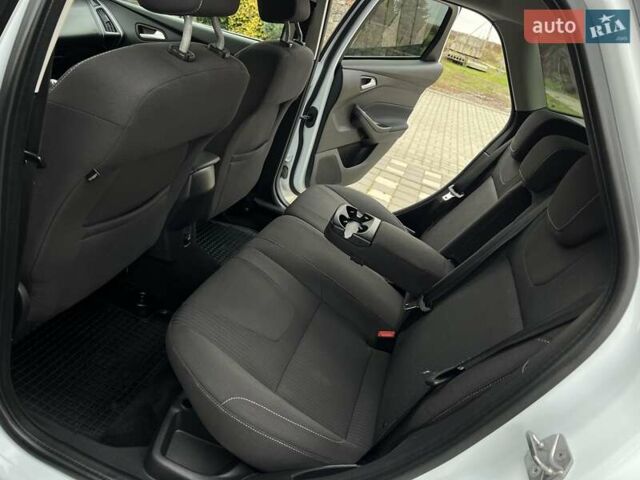 Білий Форд Фокус, об'ємом двигуна 1.6 л та пробігом 211 тис. км за 8750 $, фото 80 на Automoto.ua