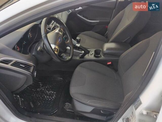 Форд Фокус 2012 в Житомире на Automoto.ua Белый Форд Фокус, объемом двигателя 1 л и пробегом 228 тыс. км за 6500 $, фото 7 на Automoto.ua
