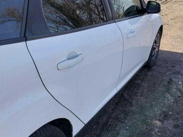 Білий Форд Фокус, об'ємом двигуна 0 л та пробігом 300 тис. км за 7600 $, фото 4 на Automoto.ua