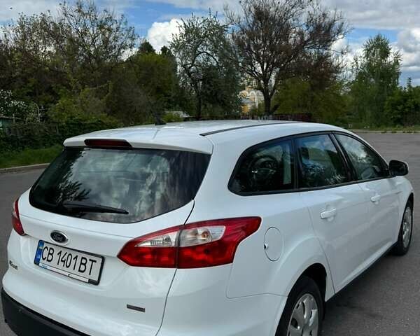 Белый Форд Фокус, объемом двигателя 1.56 л и пробегом 199 тыс. км за 8000 $, фото 3 на Automoto.ua