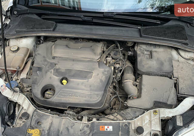 Белый Форд Фокус, объемом двигателя 2 л и пробегом 227 тыс. км за 7500 $, фото 11 на Automoto.ua