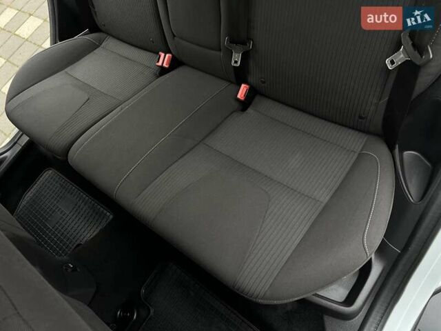 Білий Форд Фокус, об'ємом двигуна 1.6 л та пробігом 211 тис. км за 8750 $, фото 82 на Automoto.ua