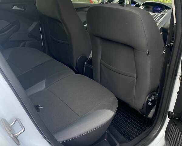 Белый Форд Фокус, объемом двигателя 1.56 л и пробегом 240 тыс. км за 6200 $, фото 9 на Automoto.ua