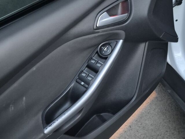 Белый Форд Фокус, объемом двигателя 1.6 л и пробегом 230 тыс. км за 6900 $, фото 6 на Automoto.ua