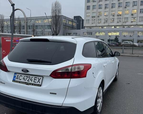 Белый Форд Фокус, объемом двигателя 1.56 л и пробегом 310 тыс. км за 7000 $, фото 2 на Automoto.ua