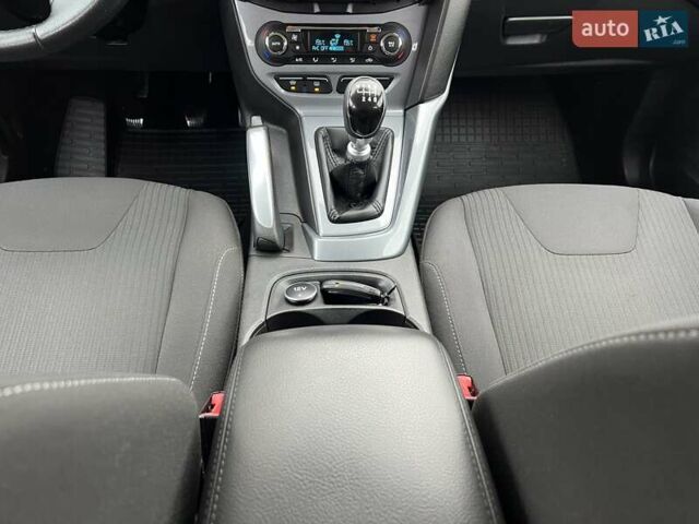 Білий Форд Фокус, об'ємом двигуна 1.6 л та пробігом 211 тис. км за 8750 $, фото 121 на Automoto.ua