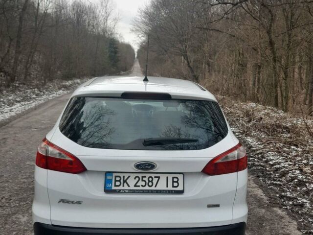 Білий Форд Фокус, об'ємом двигуна 1.6 л та пробігом 293 тис. км за 8100 $, фото 5 на Automoto.ua