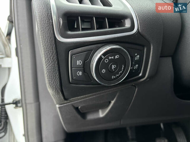 Білий Форд Фокус, об'ємом двигуна 1.6 л та пробігом 223 тис. км за 7700 $, фото 9 на Automoto.ua