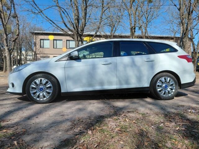 Белый Форд Фокус, объемом двигателя 1.6 л и пробегом 240 тыс. км за 6950 $, фото 4 на Automoto.ua