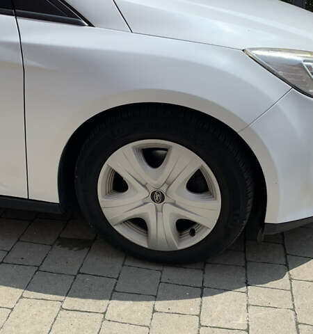 Белый Форд Фокус, объемом двигателя 2 л и пробегом 227 тыс. км за 7500 $, фото 10 на Automoto.ua