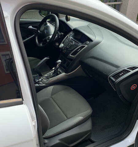 Белый Форд Фокус, объемом двигателя 2 л и пробегом 227 тыс. км за 7500 $, фото 3 на Automoto.ua