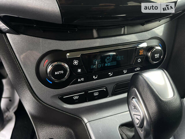 Білий Форд Фокус, об'ємом двигуна 2 л та пробігом 182 тис. км за 9800 $, фото 7 на Automoto.ua